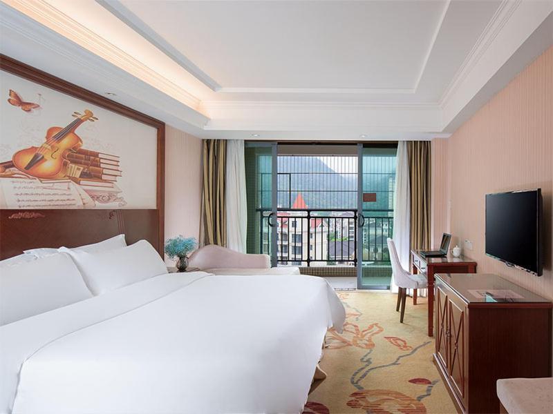 Vienna Classic Hotel Qingyuan Taihe Ancient Cave Scenic Area Exterior photo