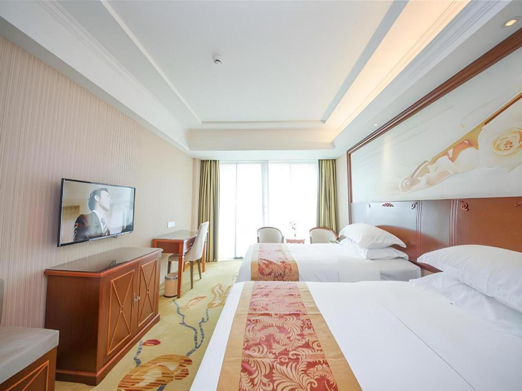 Vienna Classic Hotel Qingyuan Taihe Ancient Cave Scenic Area Exterior photo